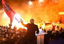 Fjalime, molotovë, dhe…në rishikim