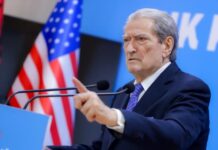 ‘Tre ditë në sallat e tempullit të demokracisë’/ Berisha kthehet me gënjeshtra nga vizita private në Strasburg