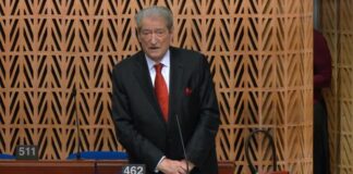 Berisha nuk u tregua dinjitoz për Shqipërinë