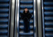 “E kam shkruar me lot”, Gjesti rikthehet pas tragjedisë me një këngë për vëllain e ndjerë: E kuptova sa shumë të desha kur ike