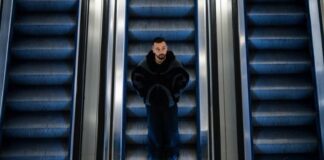 “E kam shkruar me lot”, Gjesti rikthehet pas tragjedisë me një këngë për vëllain e ndjerë: E kuptova sa shumë të desha kur ike