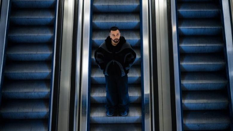 e-kam-shkruar-me-lot-gjesti-rikthehet-pas-tragjedise-me-nje-kenge-per-vellain-e-ndjere-e-kuptova-sa-shume-te-desha-kur-ike