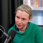 Nga trashëgimia komuniste te kurthi neoliberal: Lea Ypi zbërthen paradokset e tranzicionit shqiptar