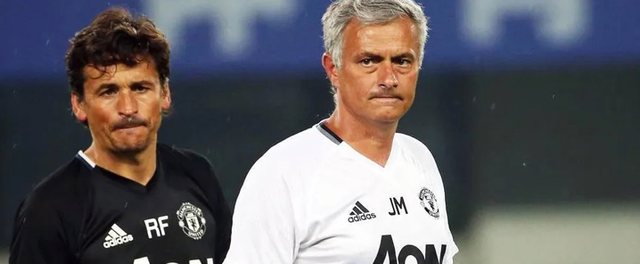 Një ish asistent i Mourinhos poston një qëndrim  që tifozëve të Man Utd u shkon përshtat