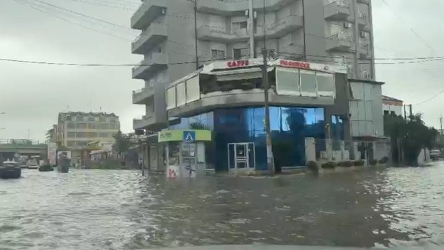 NJOFTOHET EVAKUIMI I DURRËSIT  Kryetarja e Bashkisë shpall gjendjen e emergjencës