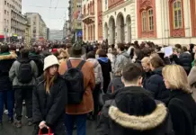 Protesta kundër autoritarizmit në Serbi, sondazhet: Vuçiç mund t’i humbasë zgjedhjet