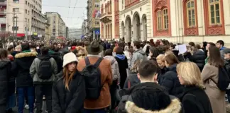 Protesta kundër autoritarizmit në Serbi, sondazhet: Vuçiç mund t’i humbasë zgjedhjet