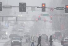 Stuhia gjunjëzon SHBA, me mijëra pa energji, anulohen mbi 13 mijë fluturime