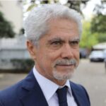 Viti i ri gjyqësor ose të rrahësh ujë në havan