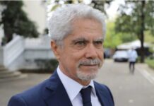 Viti i ri gjyqësor ose të rrahësh ujë në havan