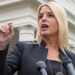 Maduro akuzohet për: narco-terrorizëm, importim të kokainës, mbajtje të armëve automatike dhe pajisjeve shkatërruese dhe mbajtjen e këtyre armëve kundër SHBA-së