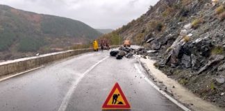 Rreshjet e dendura, policia njoftim për rrugën interurbane Tiranë-Durrës! Ja si paraqitet gjendja në Gjirokastër, Kukës dhe Lezhë