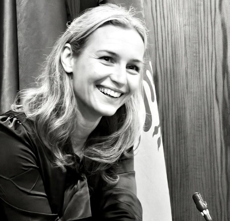 Lea Ypi  Mirupafshim Shqipëri  Llaçin e shpifjeve dhe konspiracioneve biografike  ti kam lënë në derë