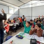 BBC: Fëmijët e Gazës rikthehen në shkollë, klasat brenda çadrave presin mbi 1000 nxënës