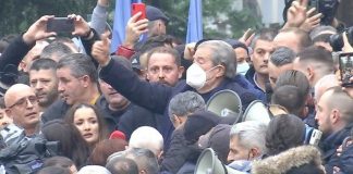 FOTOLAJM / 8 Janar 2022 – 4 vite nga sulmi i dhunshëm i Berishës ndaj selisë së PD-së