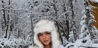 FOTOLAJM/ Moderatorja shqiptare sfidon të ftohtin, shfaqet me veshje minimaliste në mes të borës