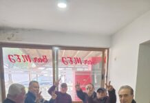 FOTO-LAJM/ Deputeti i PD-së meze e raki para proteste: Niset me 5 demokratë me 2 gishta për të rrëzuar qeverinë në Tiranë