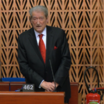 Berishës i kanë ndërprerë fjalën në Strasburg! E ka regjistruar me Albanën për ta transmetuar në Tiranë (VIDEO)