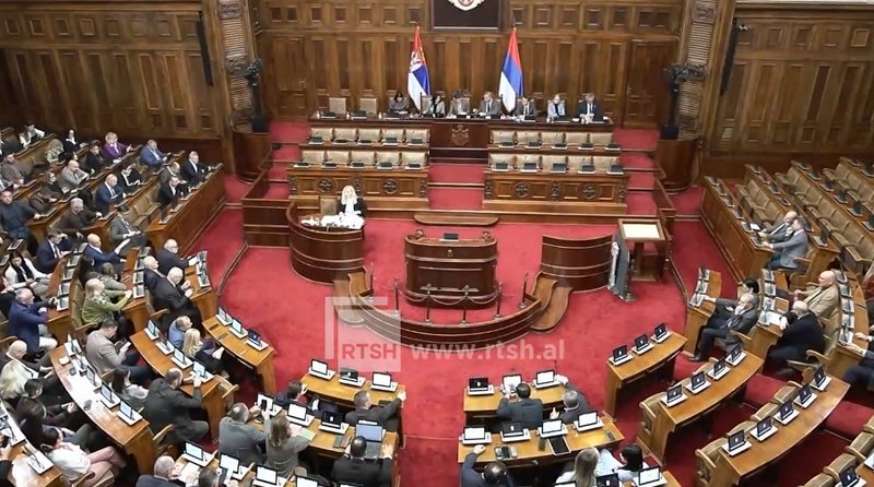 Parlamenti në Serbi miraton ndryshimet ligjore  kritika nga opozita dhe BE