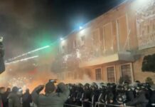 Protesta e PD, 11 efektivë të lënduar, policia arreston 17 persona, procedohen disa të tjerë, mes tyre dhe 3 deputetë