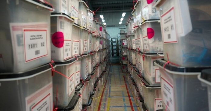 -800-0-815f18014bf8d547e21f47a74e6c042f (1)