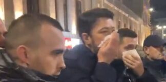 Fotolajm/ Shkëlzen Berisha në protestë para Kuvendit