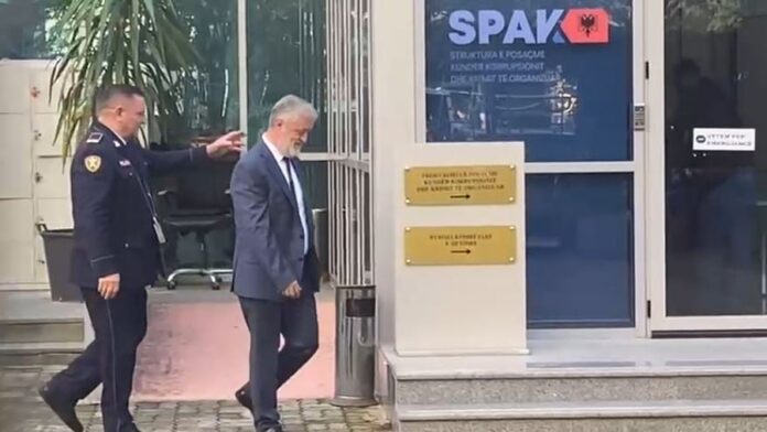 -900-0-1763039353xrrumb-976