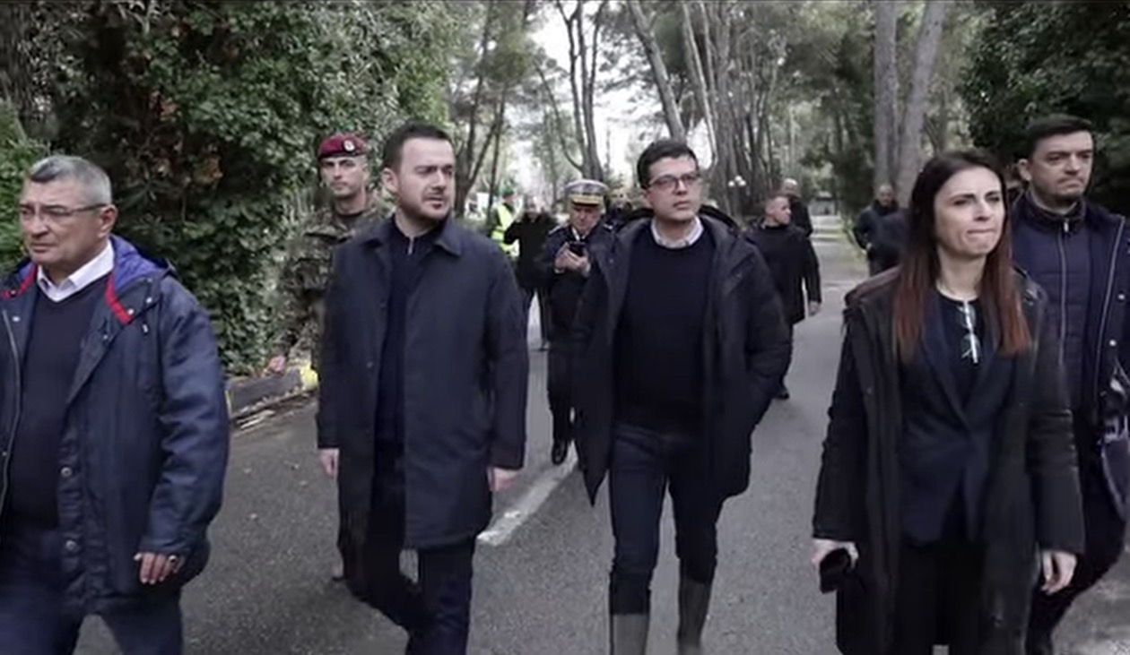 Ministrat Vengu dhe Salla ndjekin nga afër situatën në Durrës  angazhim i plotë për normalizimin e gjendjes