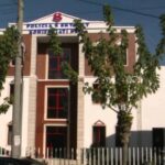 NDODH në Tiranë/ Dy vajza futen në komisariatin e policisë dhe dhunojnë oficeren!