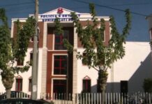 NDODH në Tiranë/ Dy vajza futen në komisariatin e policisë dhe dhunojnë oficeren!