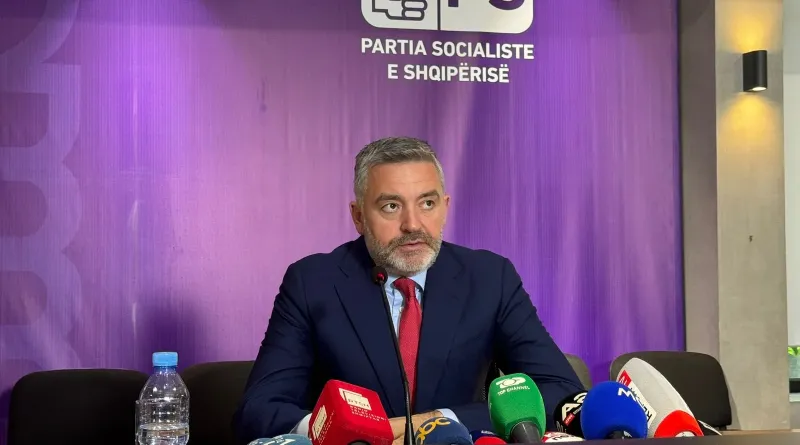 klosi-mbledh-drejtuesit-politik-te-partise-socialiste-ne-qarqe-pa-ramen-ne-mbledhje-dhe-gjiknuri
