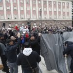 Kur çadra bëhet skenë, jo strategji politike