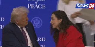 FOTOLAJM/ Shtrëngim duarsh para firmosjes së Planit të Paqes, Trump bisedë ‘kokë më kokë’ me Vjosa Osmanin