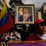 Mijëra njerëz mbushin rrugët e Karakasit, mbështetësit e Maduros kërkojnë kthimin e presidentit