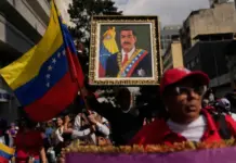 Mijëra njerëz mbushin rrugët e Karakasit, mbështetësit e Maduros kërkojnë kthimin e presidentit
