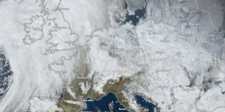 Ulen ndjeshëm temperaturat  Europa e mbërthyer nga acari e stuhitë  shënohen 13 viktima nga moti i keq