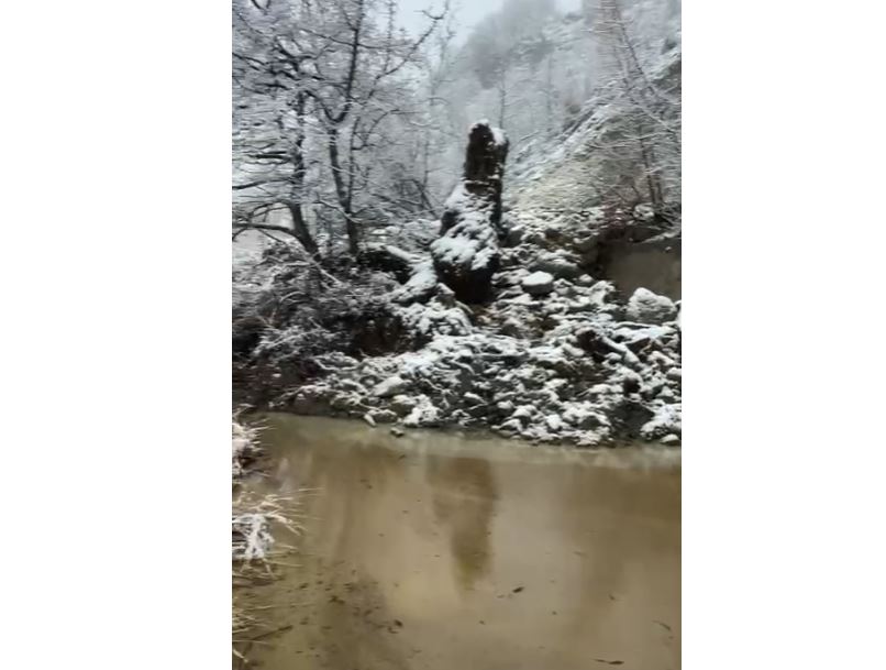 Rrugë të ngrira dhe heshtje  Kur taksapaguesit mbeten jashtë vëmendjes  Rasti i zonës së Shëngjergjit si alarm i periferive  si autobusi me 35 pasagjerë ra në kanal 