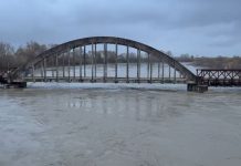 Situatë kritike e motit në vend/ Vjosa del nga shtrati pranë Urës së Mifolit, niveli arrin 6.8 metra