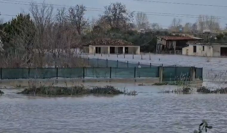 MINISTRIA E MBROJTJES shpall evakuimin URGJENT të NOVOSELËS  Vjosa drejt daljes nga shtrati