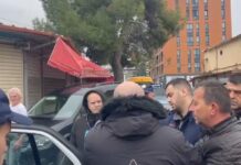 VIDEO/ Zjarri në “5 Maji”, përlotet tregtari: Më iku e gjithë jeta ime