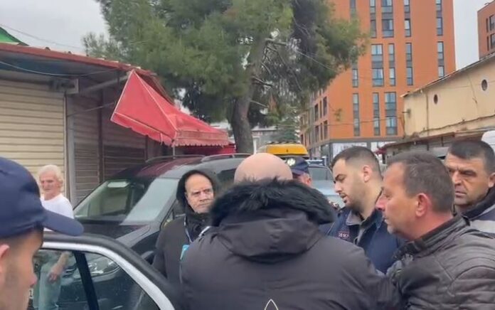 VIDEO  Zjarri në  5 Maji   përlotet tregtari  Më iku e gjithë jeta ime