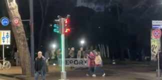 Protesta e PD zhvendos protestuesit e “Shqipëria Bëhet”