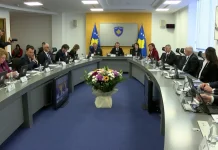 “2025, vit i interesave partiake”/ Analistët në Kosovë: Pasojat e krizës vijojnë, pritet rikthimi te interesat e qytetarëve