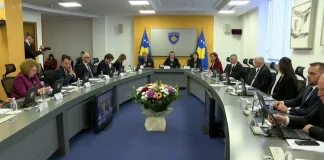 “2025, vit i interesave partiake”/ Analistët në Kosovë: Pasojat e krizës vijojnë, pritet rikthimi te interesat e qytetarëve