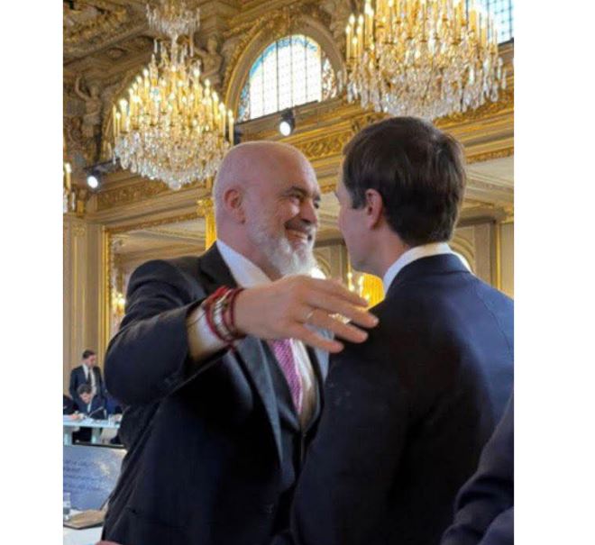 FOTOLAJM   Rama takon dhëndrin e Donald Trump në Paris