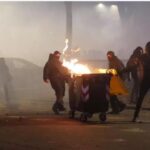 Protesta të dhunshme në Torino, digjen makinat e policisë! Reagon Meloni