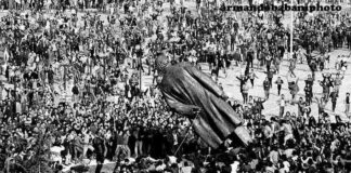 35 vjet më parë – Dëshmia e gazetarit nga vendi i ngjarjes: Monumenti kishte rënë pa u ngritur