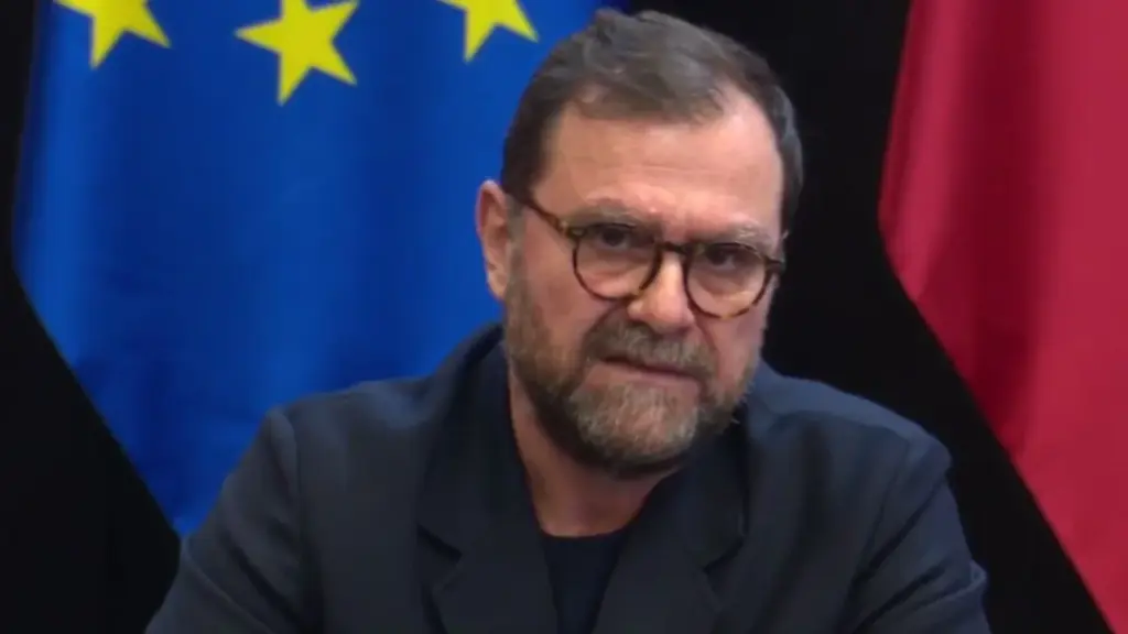  Masivi është aktivizuar 30 vjet më parë   drejtori i hekurudhës për rrëshqitjet e dheut në aksin Përrenjas Librazhd  Shirat ngarkuan situatën