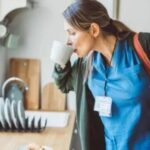 Pse disa njerëz vonohen gjithmonë? Psikologët tregojnë çfarë ndodh në trurin tonë