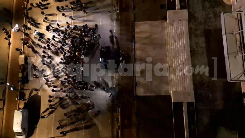 Berisha vazhdon të braktiset në protesta  një  grusht  ithtarësh i shkojnë në tubimin para Kryeministrisë